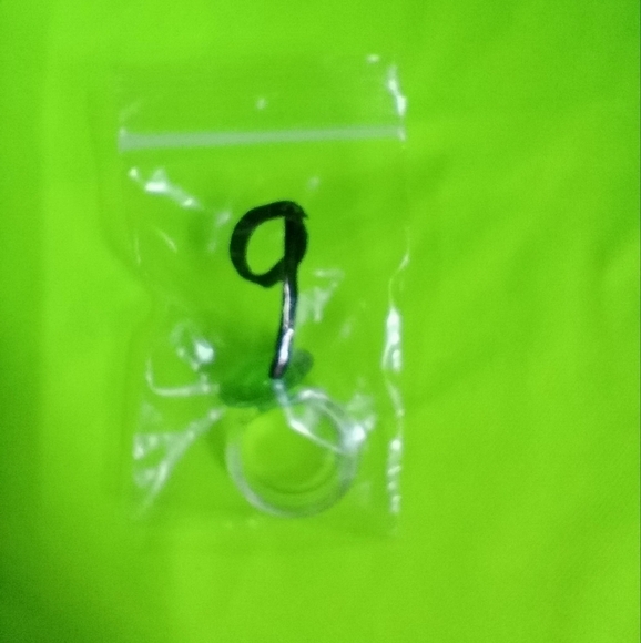 Clear green and gold glass ring size 9 - Picture 4 of 6